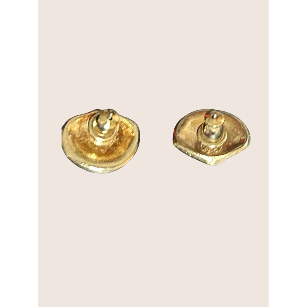 ✨ VTG MONET CLAM SHELL GOLD TONE STUD EARRINGS 15 x 10 MILLIMETERS - Picture 5 of 8